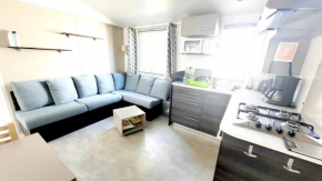 Bungalow de 2 chambres avec piscine partagee sauna et terrasse amenagee a Saint Jean de Monts a 3 km de la plage